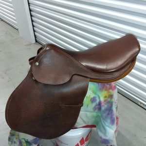 Crosby Close Contact Jump Saddle